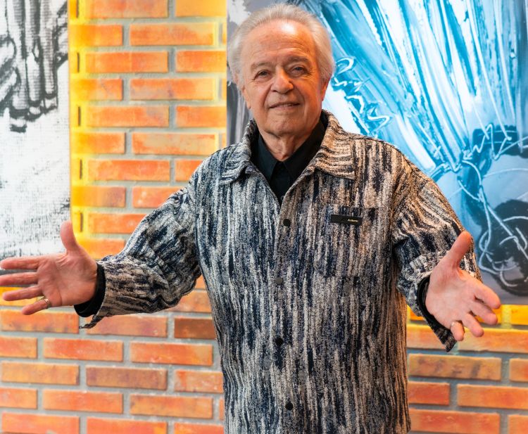 Alfi Nipič se je oglasil v Veseljakovem studiu in skupaj smo poklepetali o našem koncertu in njegovem mega žuru.
