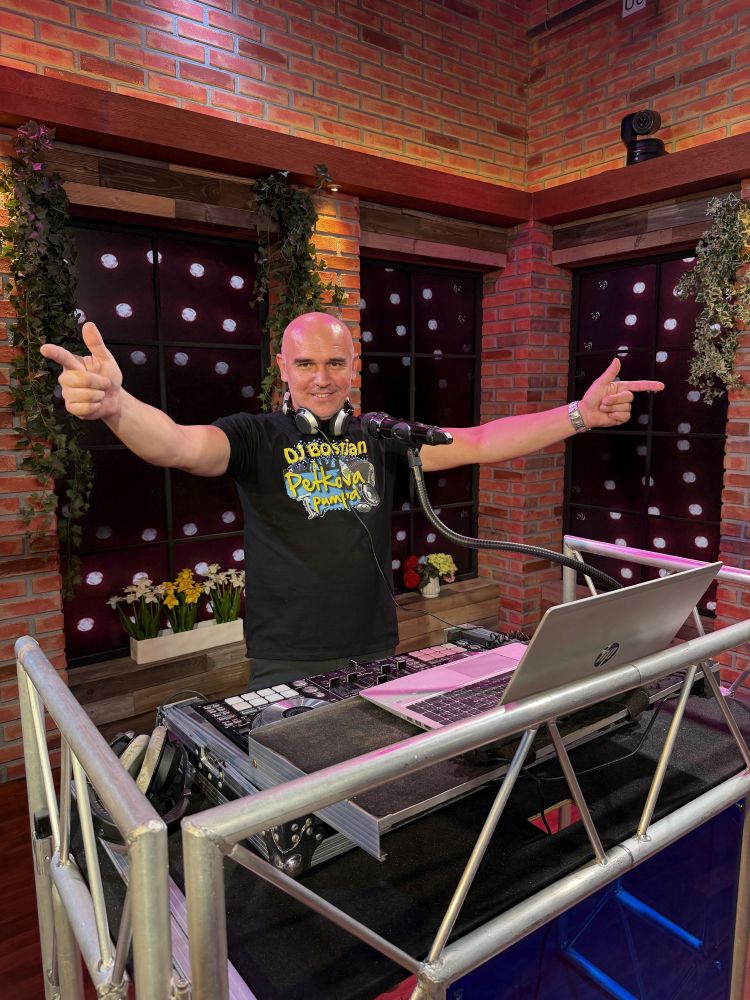 DJ Boštjan - nepogrešljivi član posadke Petkove Pumpe.