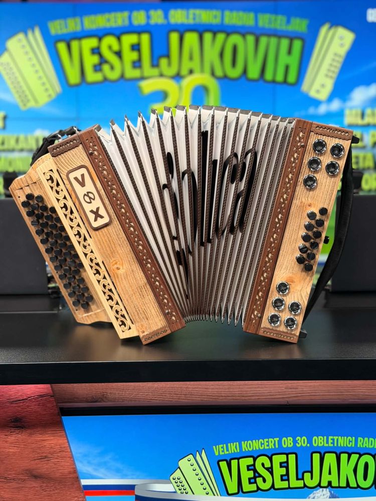 Harmonika VOX.