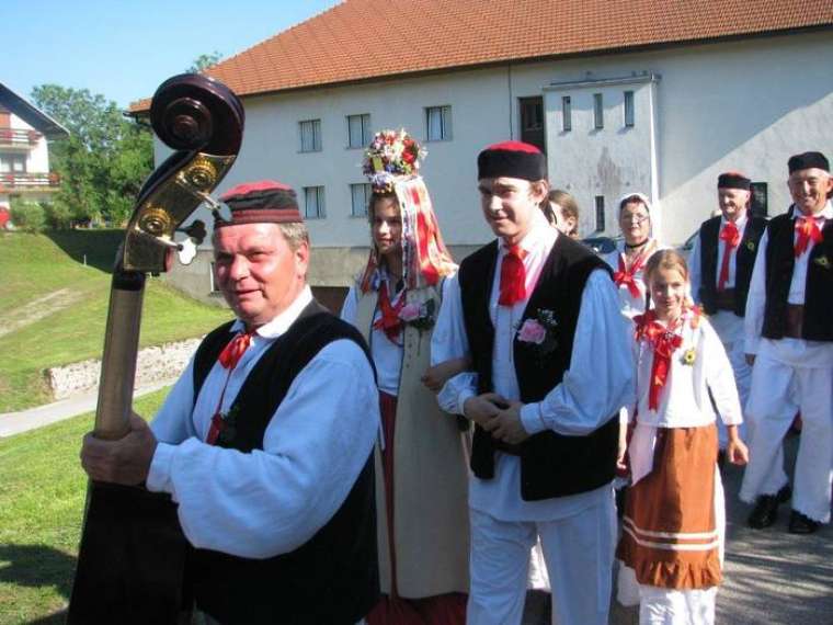 Brez opisa