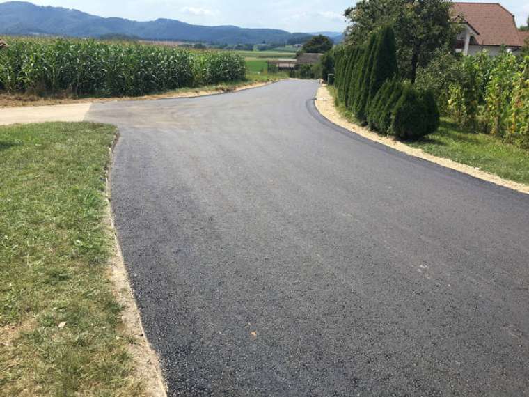 StR - sanacija prvih 200 m ceste od krozisca proti jedru kraja, foto Janko Zakrajsek (5)