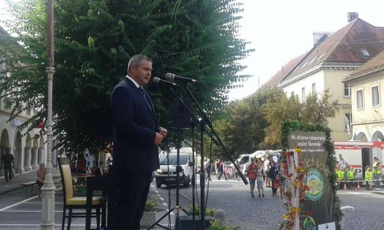 Brez opisa