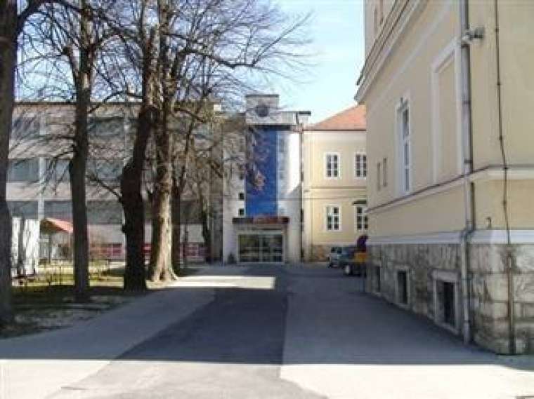Brez opisa