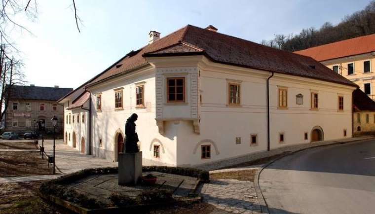 Brez opisa
