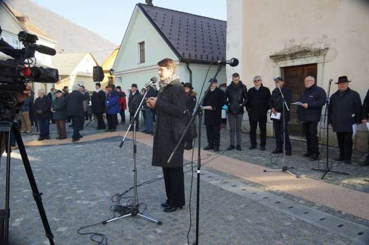 Brez opisa