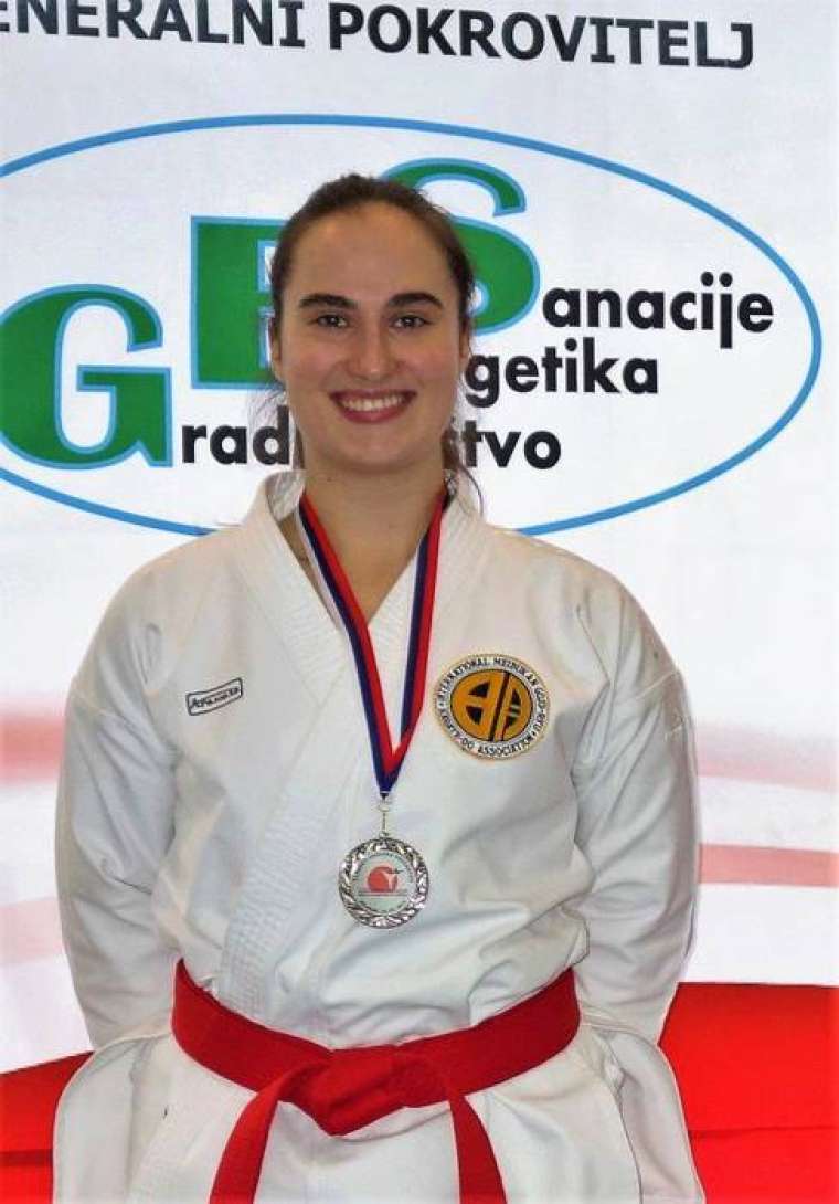 Brez opisa