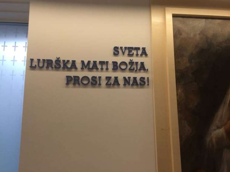 Brez opisa