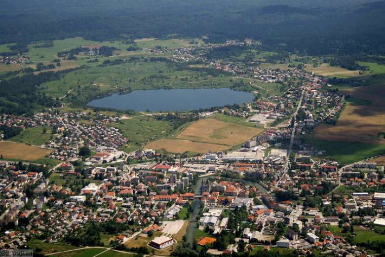 Brez opisa