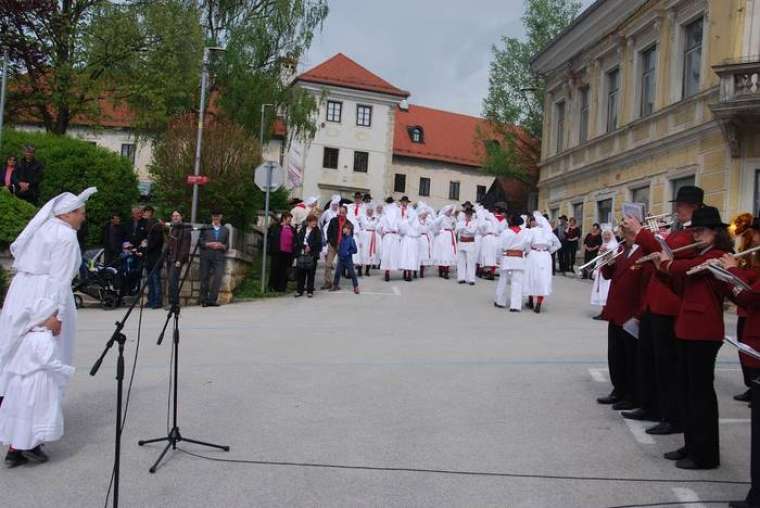 Brez opisa
