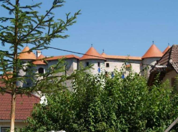 Brez opisa