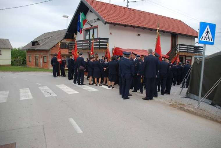Brez opisa