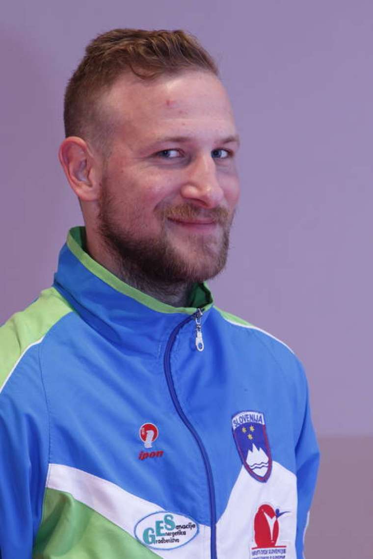 Brez opisa