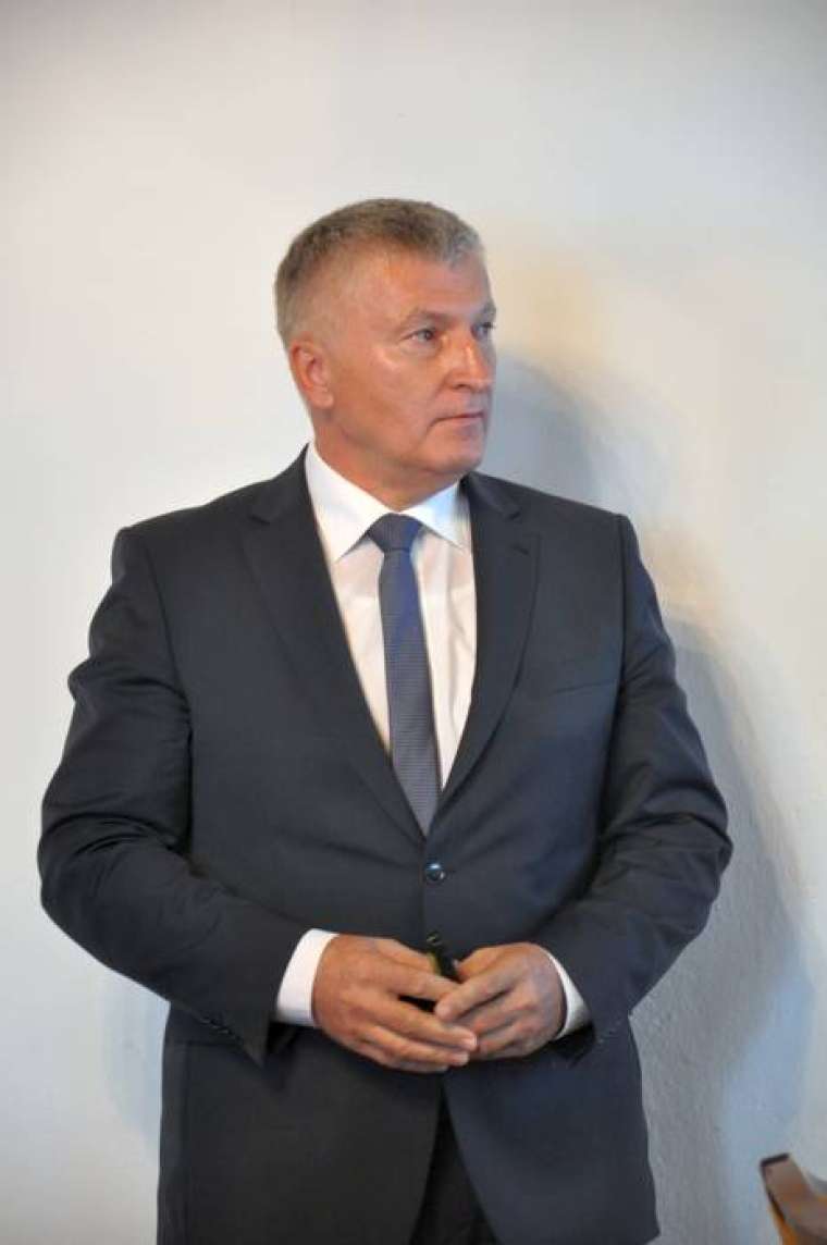 Brez opisa