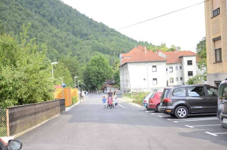 Brez opisa