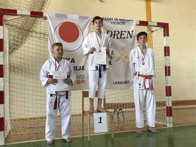 Brez opisa