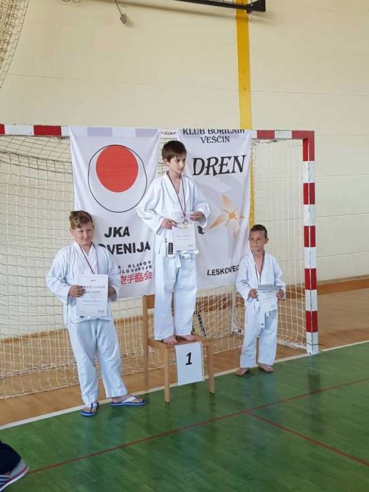 Brez opisa