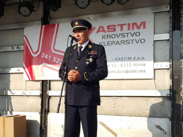 Brez opisa