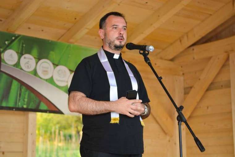 Brez opisa