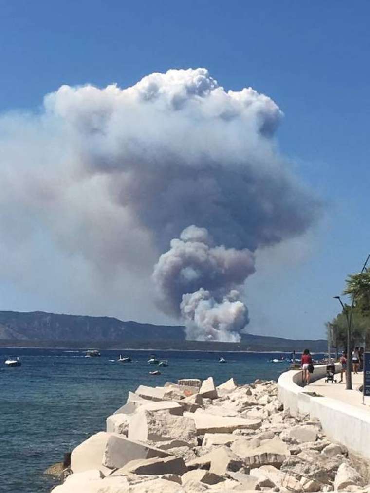 Pogled iz Bola na Braču