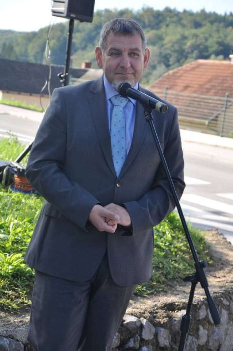 Brez opisa