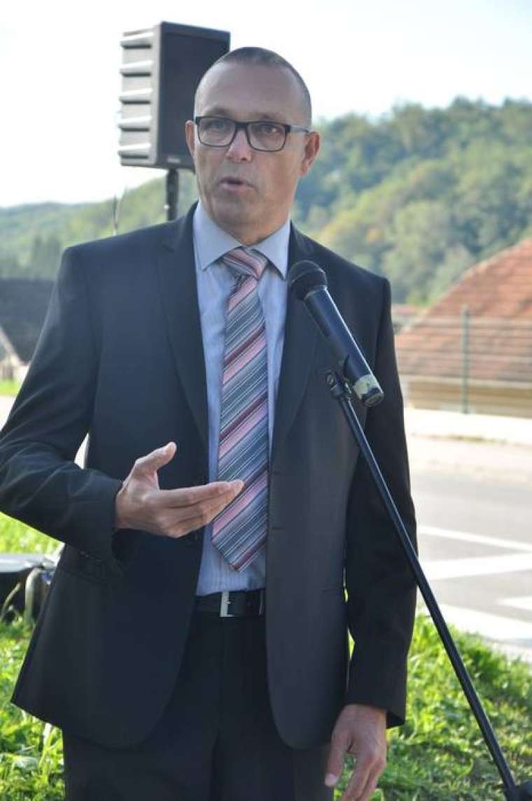 Brez opisa