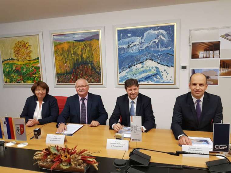 Podpis pogodbe (foto: Lapego)