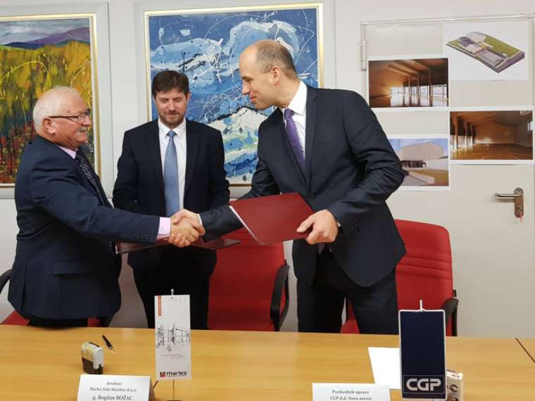 Podpis pogodbe (foto: Lapego)