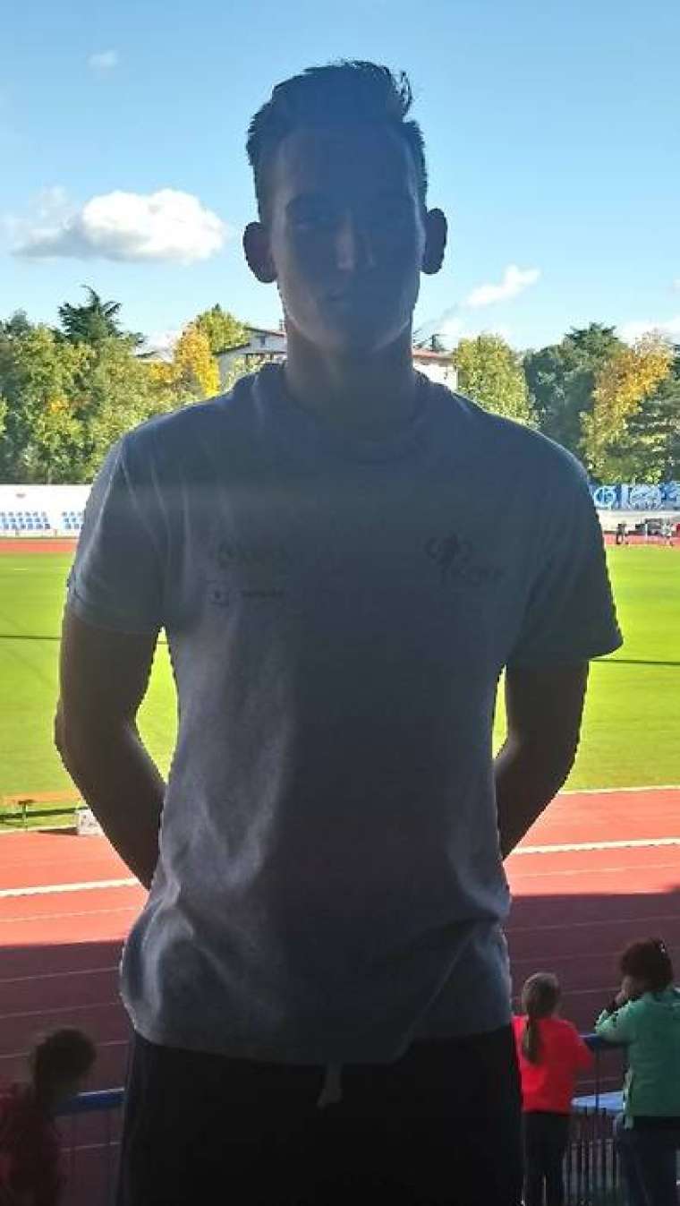 Brez opisa