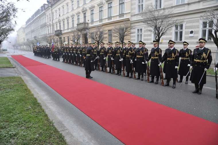 pahor-predsednik-ceremonija-bobo6