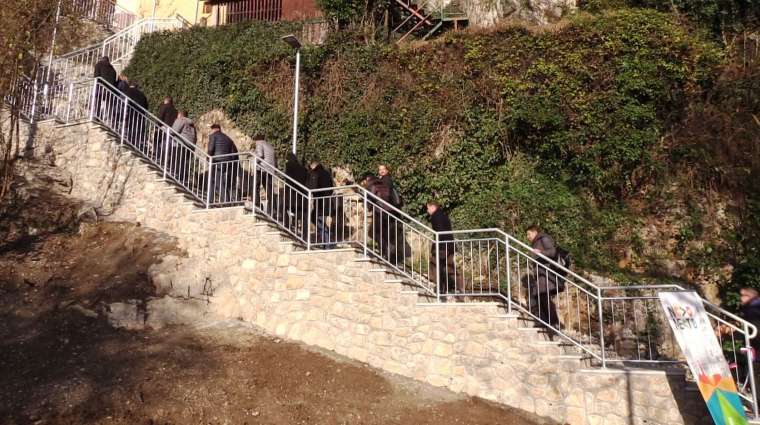 Prenovljeno stopnišče na Bregu