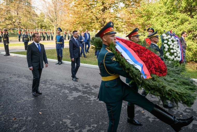 spomenik slovenskim zrtvam moskva medvedjev sta2