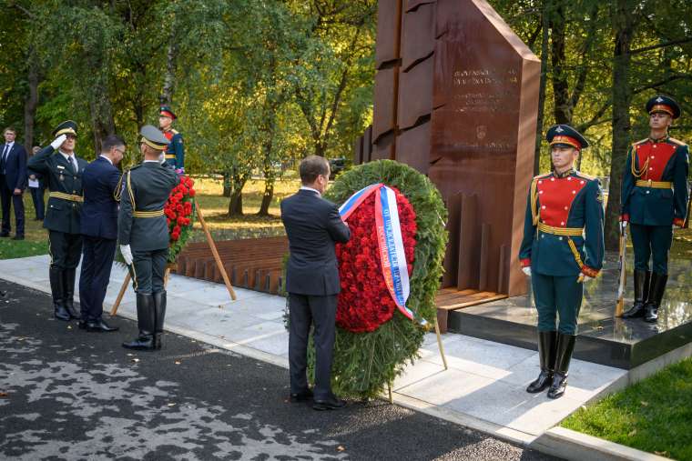 spomenik slovenskim zrtvam moskva medvedjev sta1