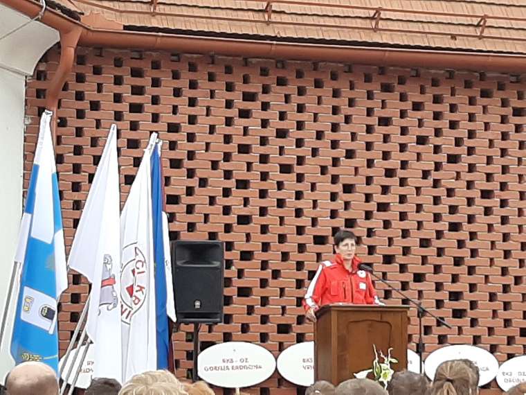 na podelitvi- Gen. sek. RKS Cvetka Tomin