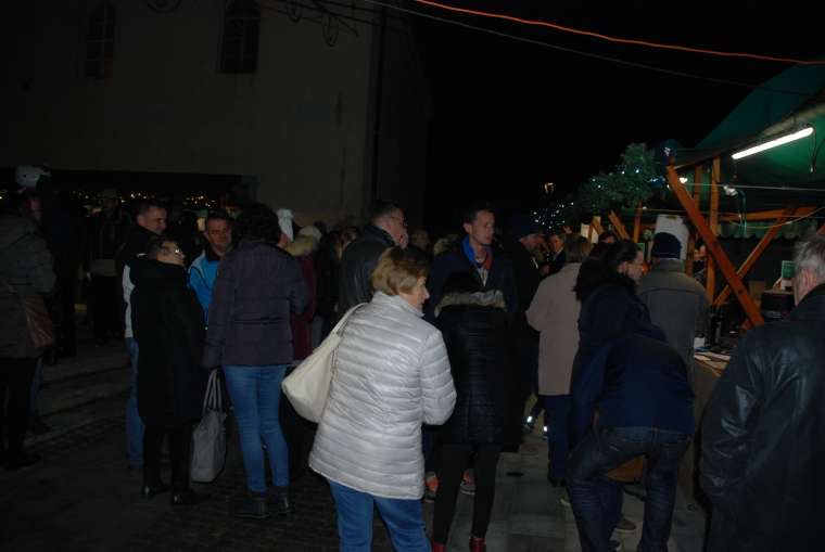 veseli-december-v-črnomlju, v-črnomaljskem-središču-odprtje-prenovljenih-ulic