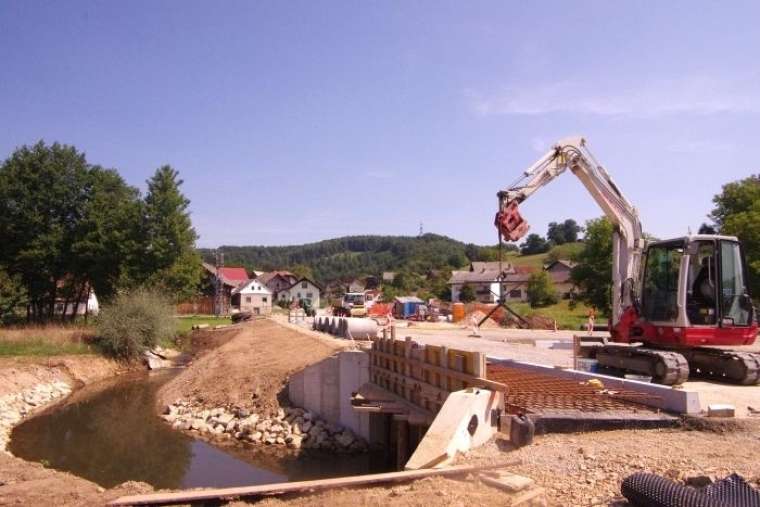 Obnova ceste in vodovoda na Bučki