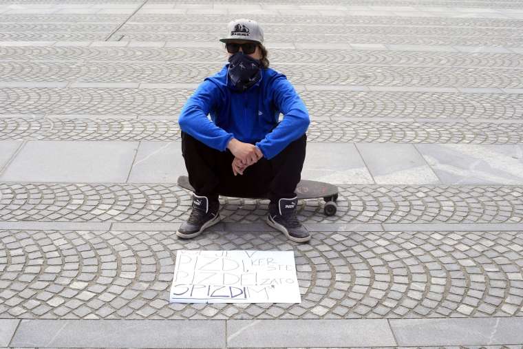 protest vlada koronavirus ljubljana dz trg republike policija bobo8