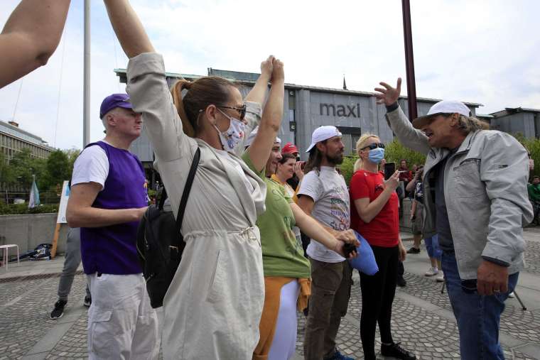 protest vlada koronavirus ljubljana dz trg republike policija bobo1