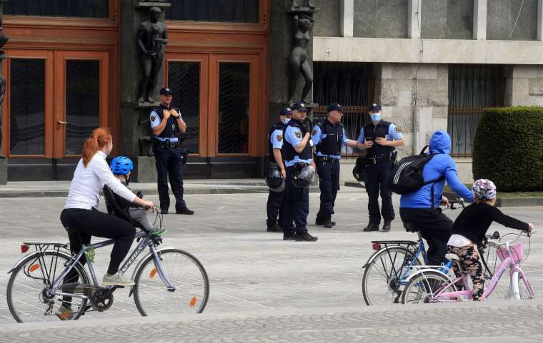 protest vlada koronavirus ljubljana dz trg republike policija bobo10