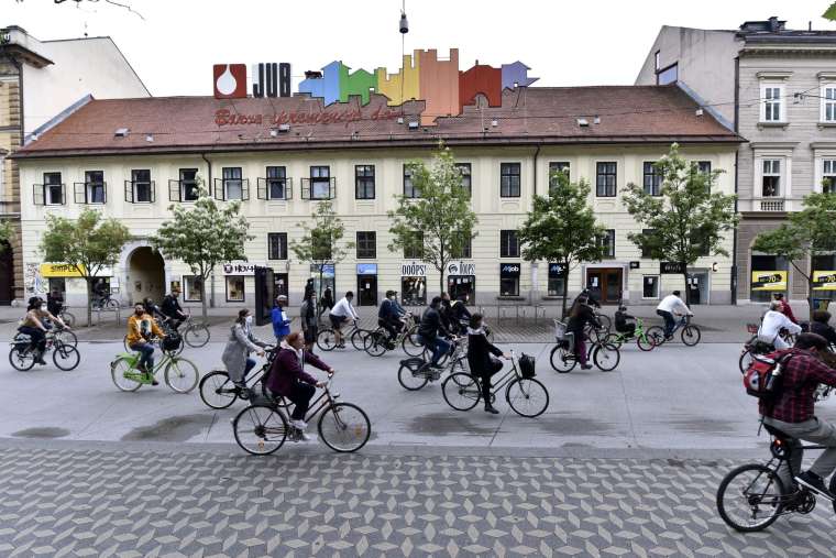 protest kolesarji ljubljana koronavirus bobo3