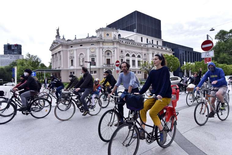 protest kolesarji ljubljana koronavirus bobo7