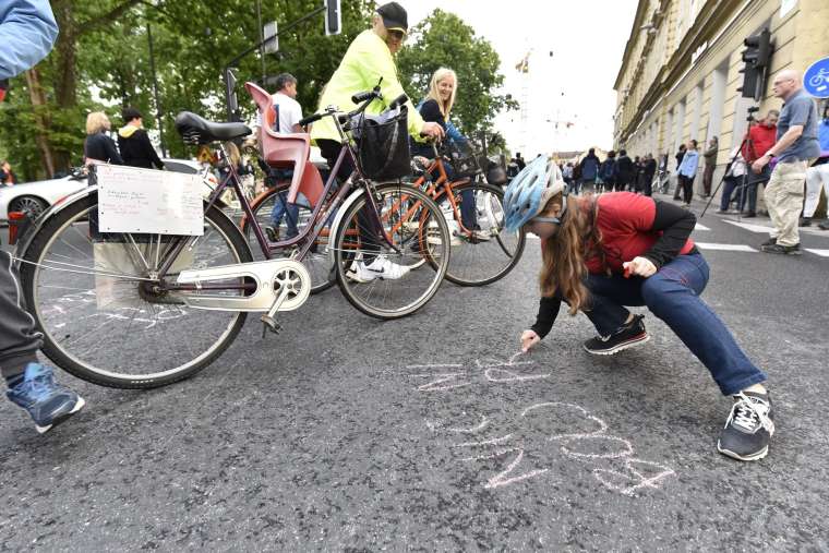 protest vlada kolesarji bobo15