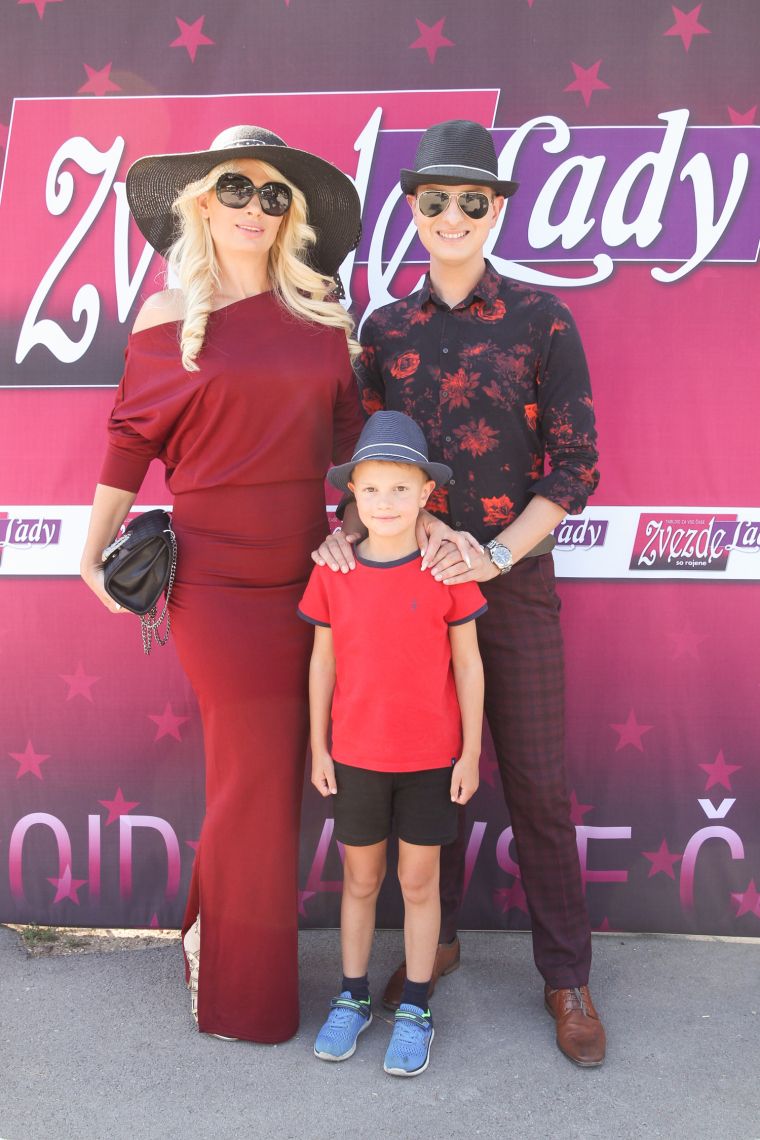 Glavno vlogo so igrali klobuki in klobučki.