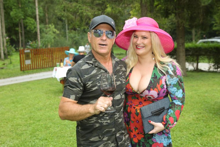 Glavno vlogo so igrali klobuki in klobučki.