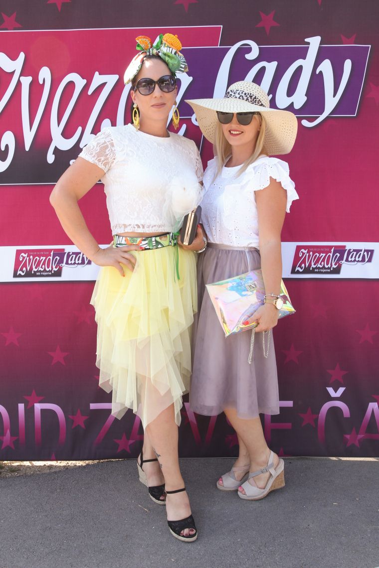 Glavno vlogo so igrali klobuki in klobučki.