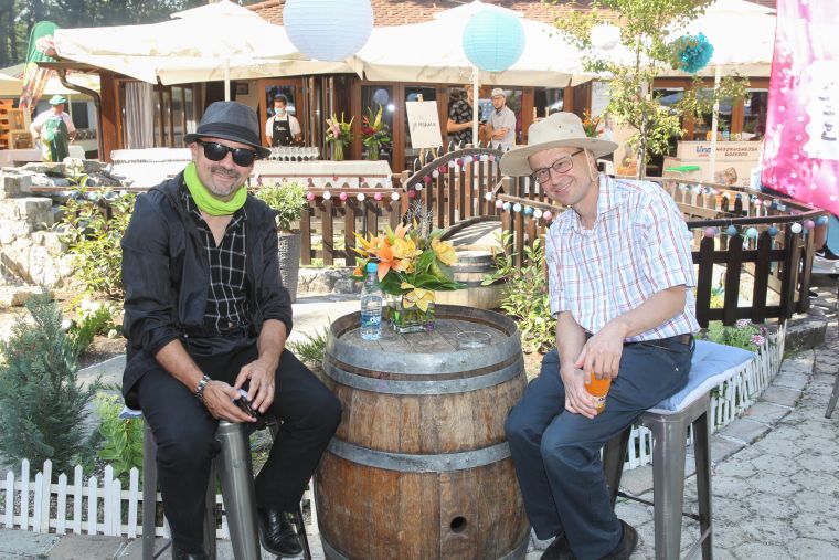 Glavno vlogo so igrali klobuki in klobučki.