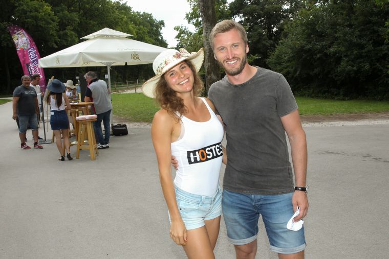 Glavno vlogo so igrali klobuki in klobučki.