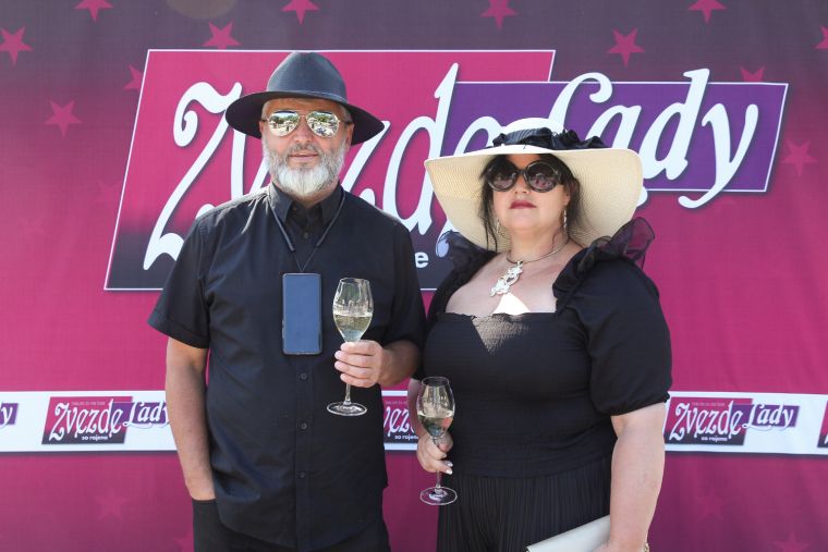 Glavno vlogo so igrali klobuki in klobučki.