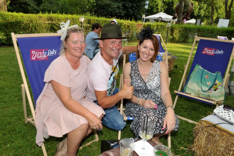 Glavno vlogo so igrali klobuki in klobučki.