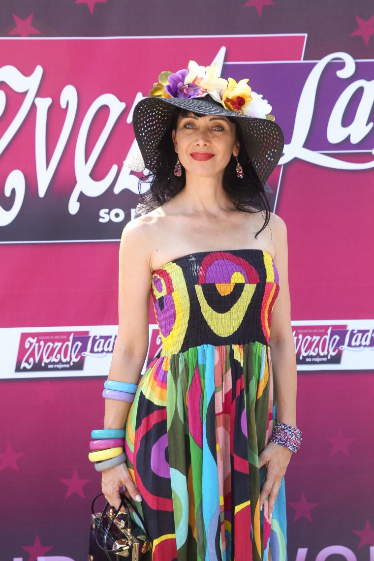 Glavno vlogo so igrali klobuki in klobučki.