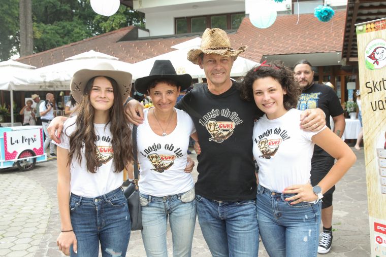 Glavno vlogo so igrali klobuki in klobučki.